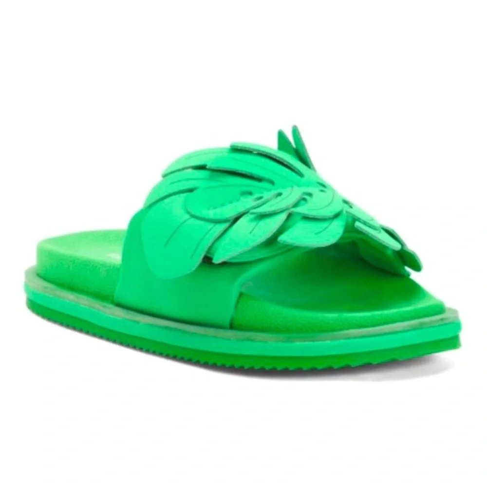 FARM Rio Bright Green Leaf Appliqué Slide Sandals